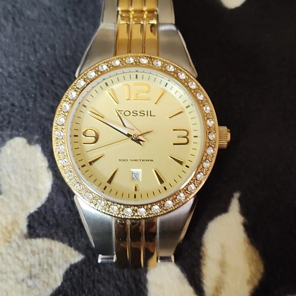 Hp🎯🥳🎉🕺💃Fossil blue rose gold and silver women's watch